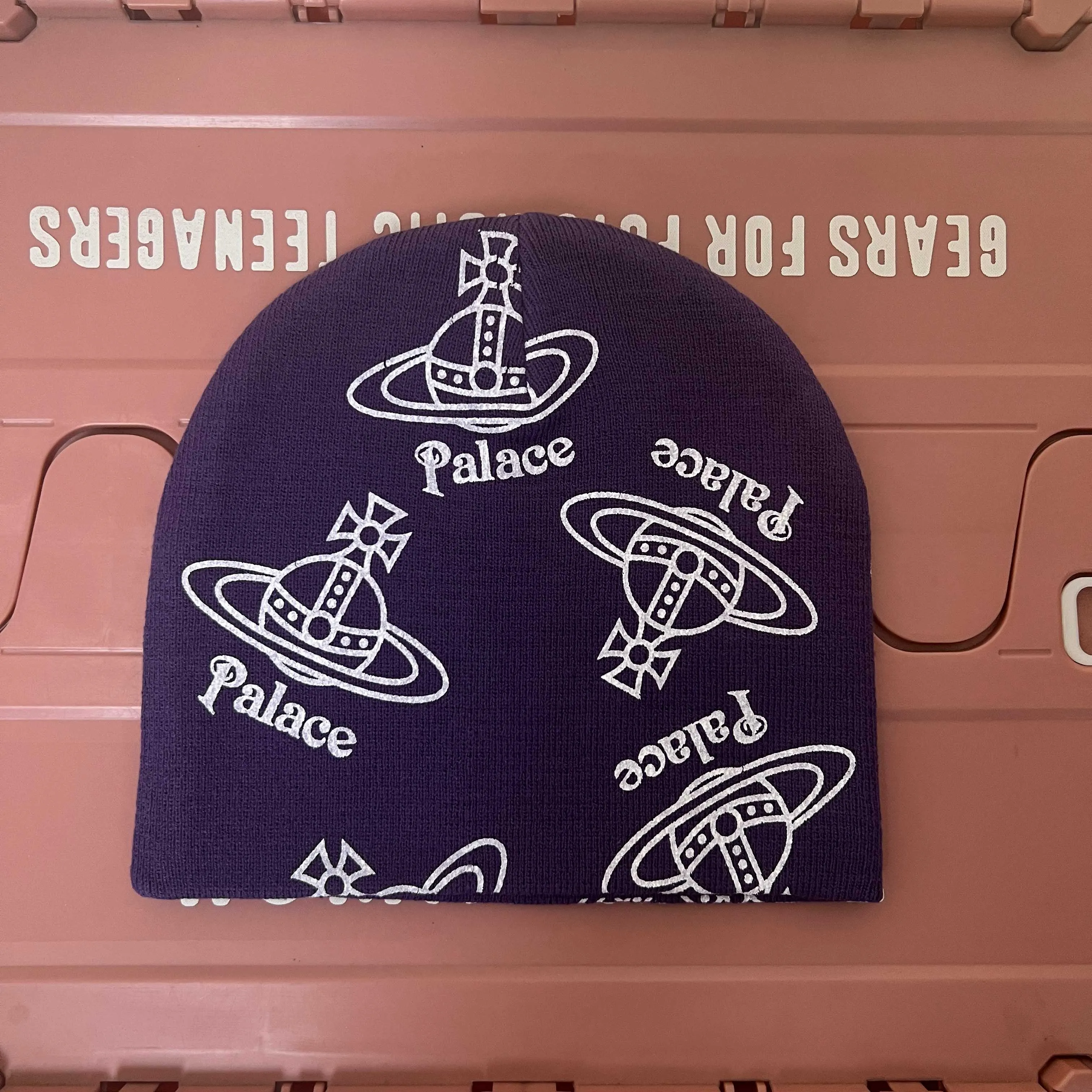 New 🪐viviennewestwood✖️palace co-branded knitted hat with Saturn logo printed all over, 2 colors